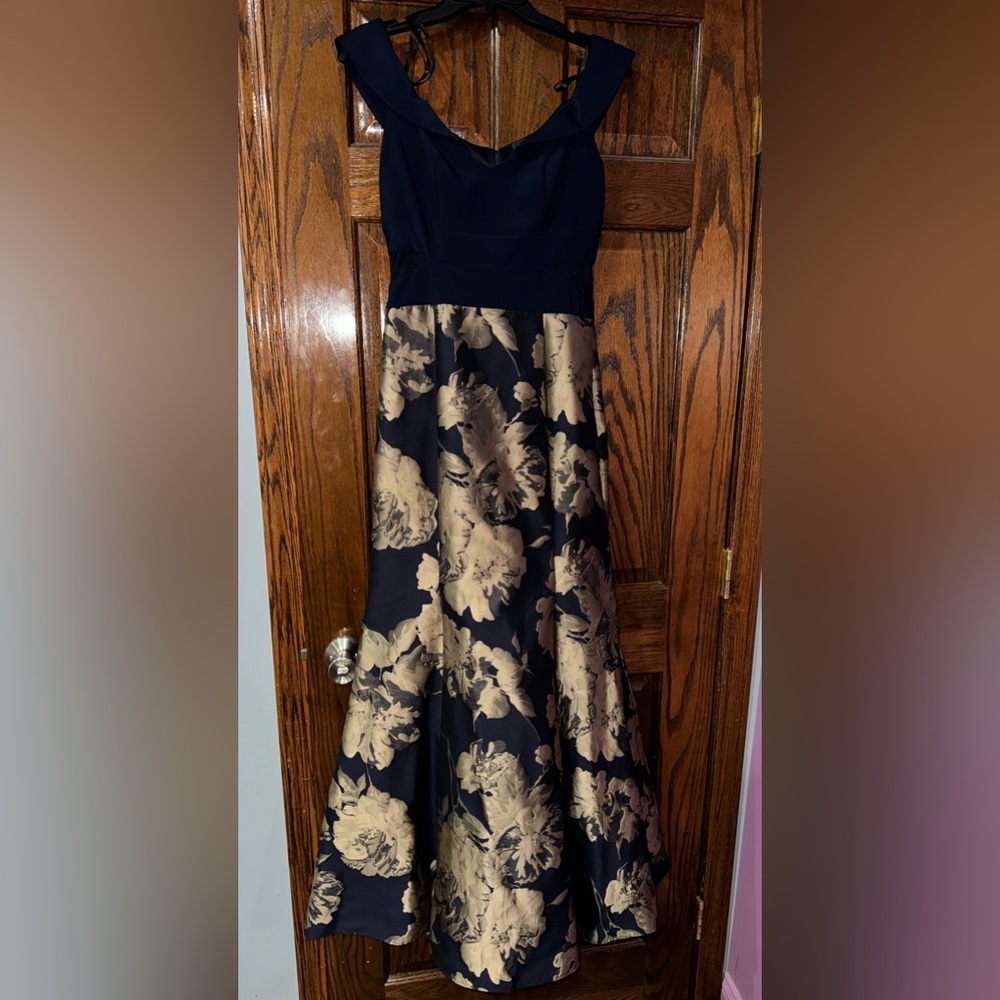 Dress - Picture 3 of 12